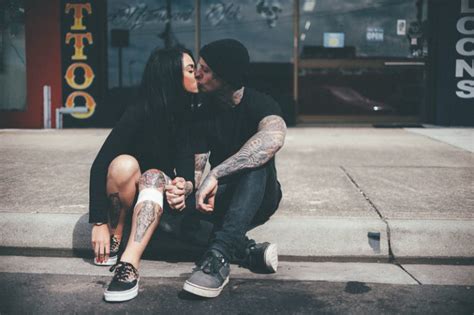 dating tattoo artist